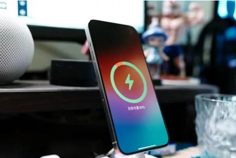 随县苹果15换屏服务分享用什么充电器给iPhone15充电更好 
